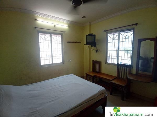 sri sai saraswathi lodge allipuram near railway station vizag visakhapatnam